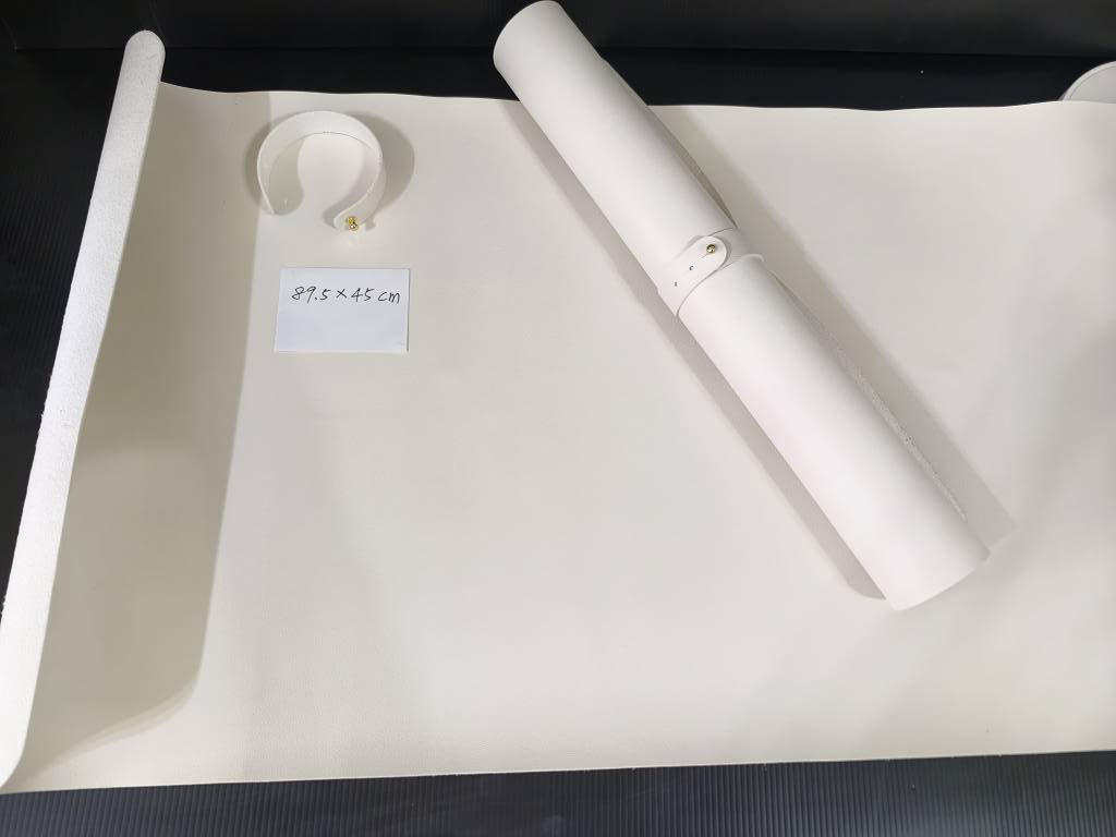 白色皮質桌墊